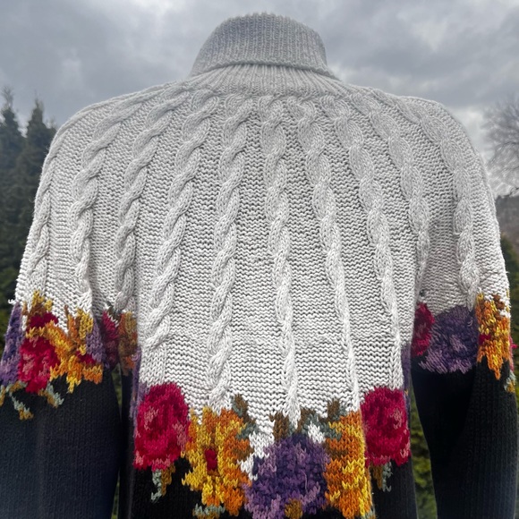 Floral Patterned Turtleneck Sweater - Picture 8 of 9